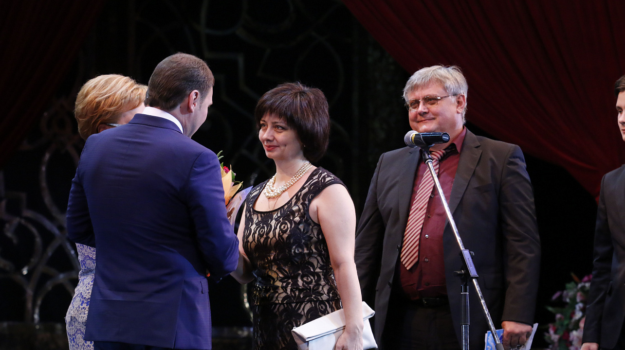 В Краснодаре в Музыкальном театре прошел второй общегородской бал выпускников