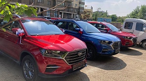 В Краснодаре ветеранам СВО вручили отечественные автомобили с ручным приводом для управления лицами с ограниченными возможностями