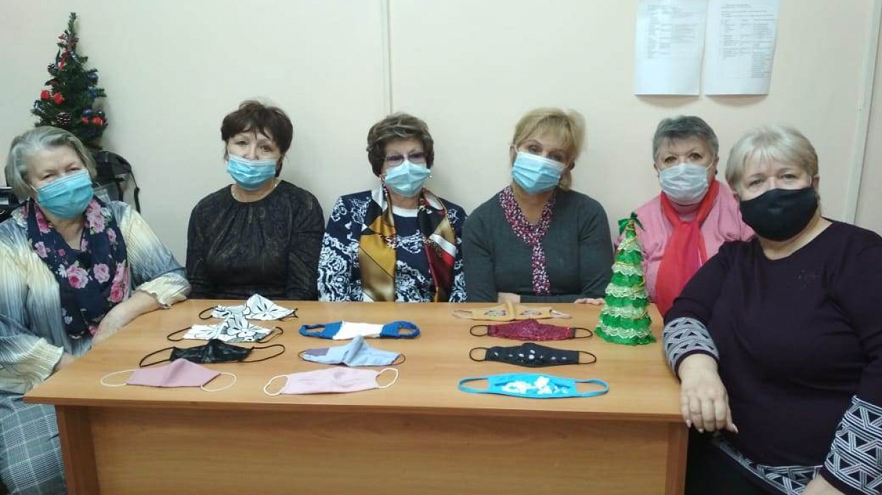 Жительницы микрорайона улицы Гагарина готовятся провести на Новый год семейные маскарады