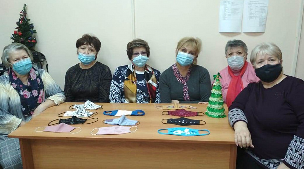 Жительницы микрорайона улицы Гагарина готовятся провести на Новый год семейные маскарады