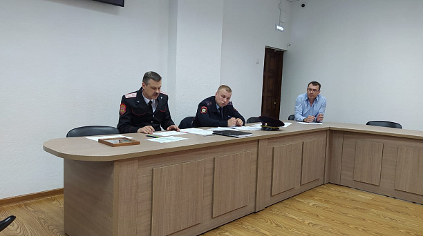 Полицейские Прикубанского округа выставят усиленные наряды на все майские каникулы