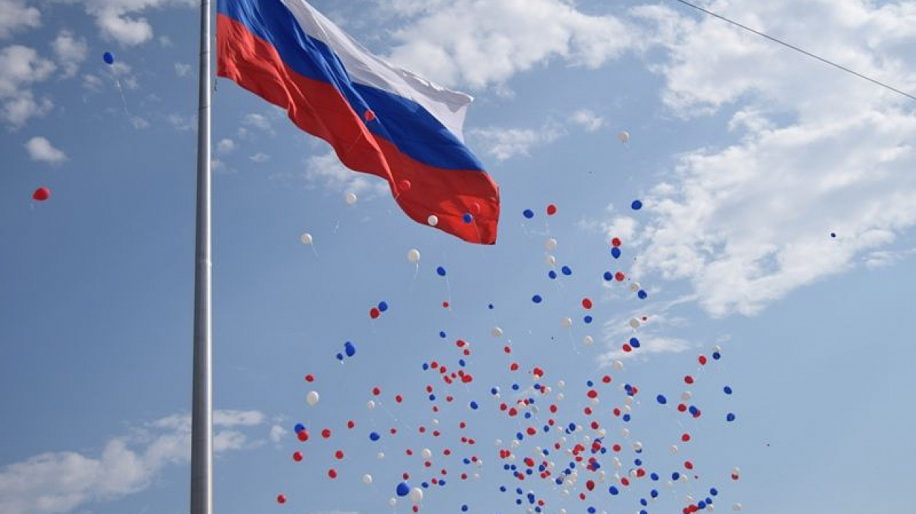 Общественность Центрального округа отметила День Государственного флага РФ