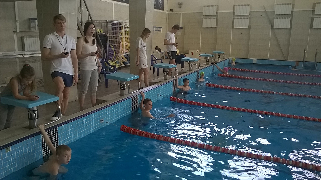 Детские дворовые команды приняли участие в турнире по плаванию