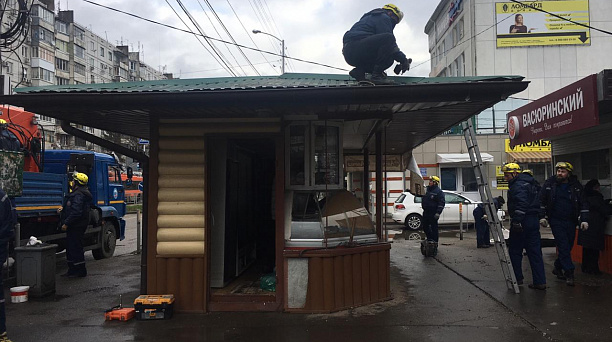 В Краснодаре сносят незаконные торговые павильоны по ул. Сормовской