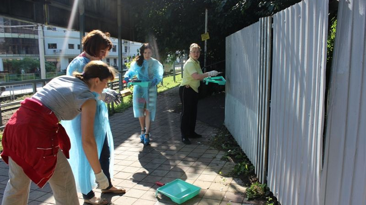 Сотрудники администрации Центрального округа вышли на субботник