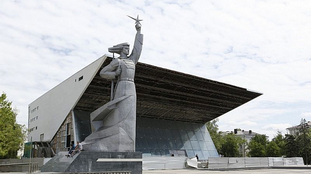 Глава Краснодара провел совещание по вопросу завершения реконструкции кинотеатра «Аврора»