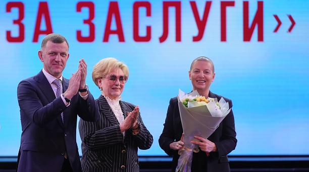 Евгений Наумов и Вера Галушко вручили Маргарите Симоньян знак «Почётный гражданин города Краснодара»