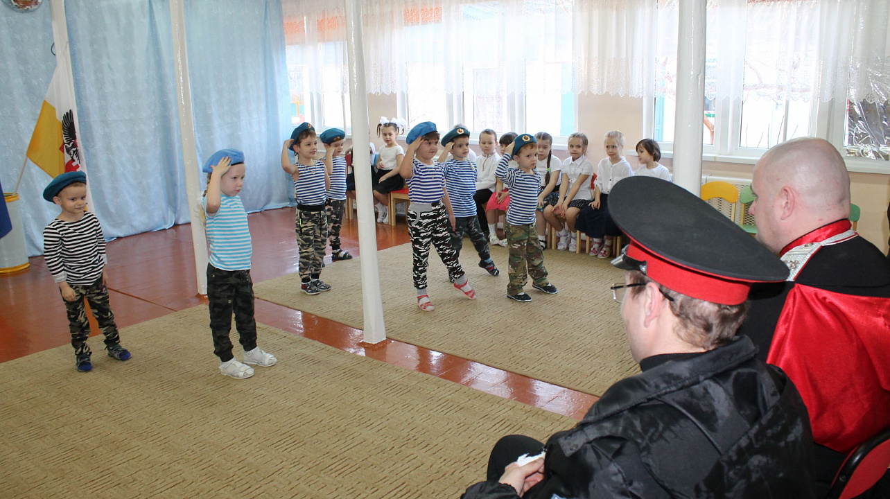 Встреча с казаками станицы Старокорсунской прошла в детском саду № 225