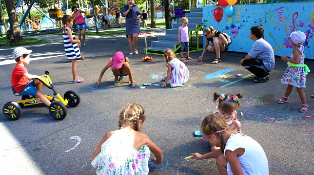 В Парке Победы прошел конкурса детского рисунка «Кубань земля родная»