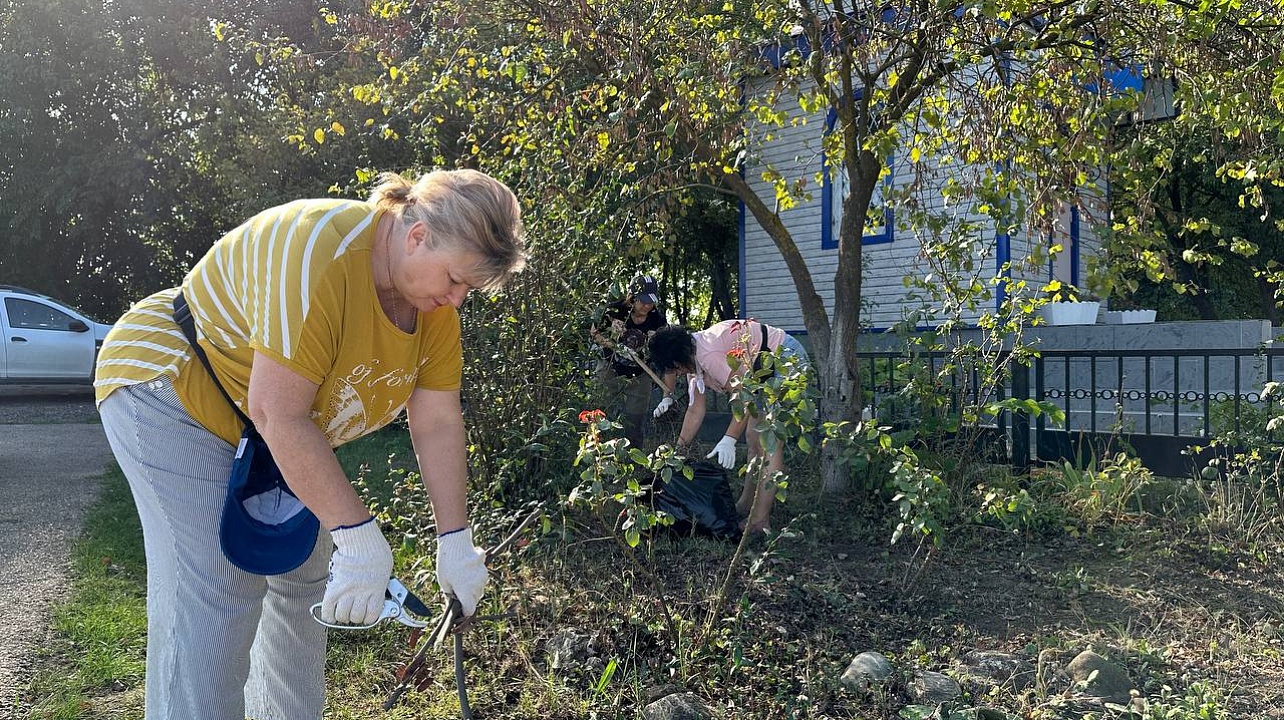 Общегородской субботник прошёл в Прикубанском округе