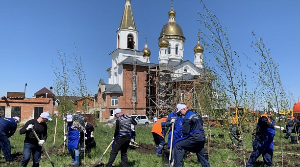 Сотрудники «Краснодар Водоканала» в ходе акции высадили 125 деревьев в п. Индустриальном