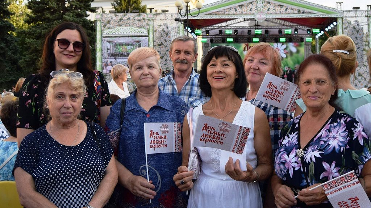 Жители Центрального округа приняли участие в празднике «Любви связующая нить»