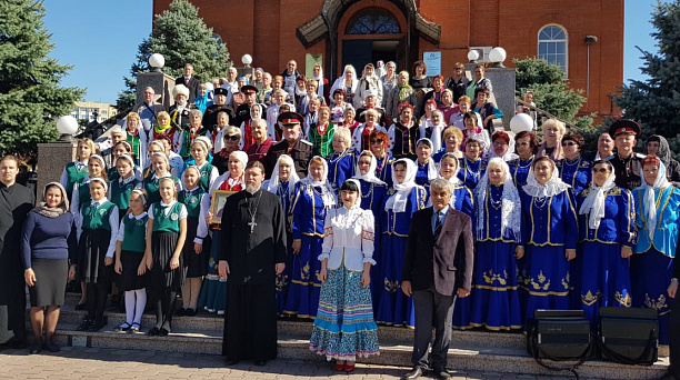 В Храме Рождества Христова прошли народные гуляния