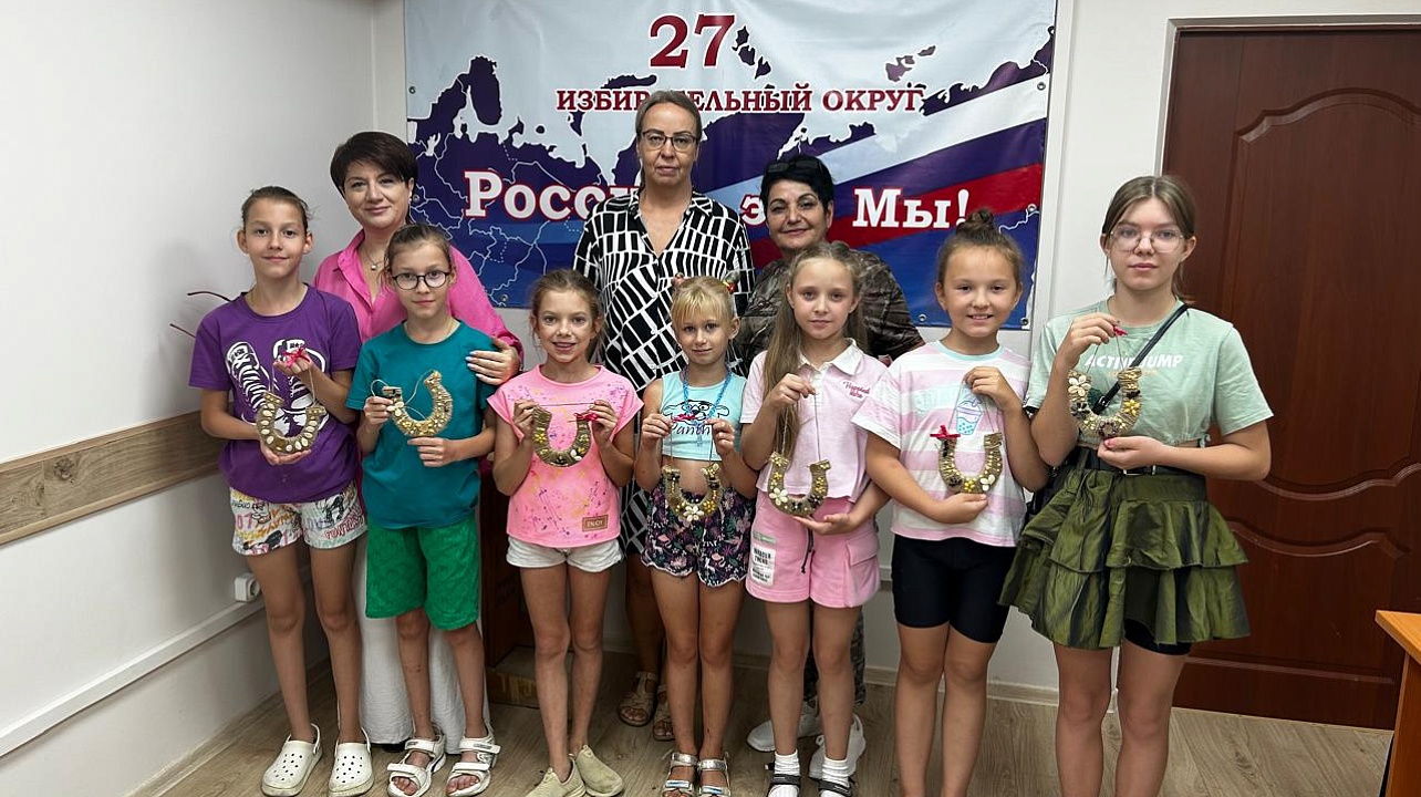 В ТЦ №27 прошел мастер-класс по изготовлению семейных оберегов