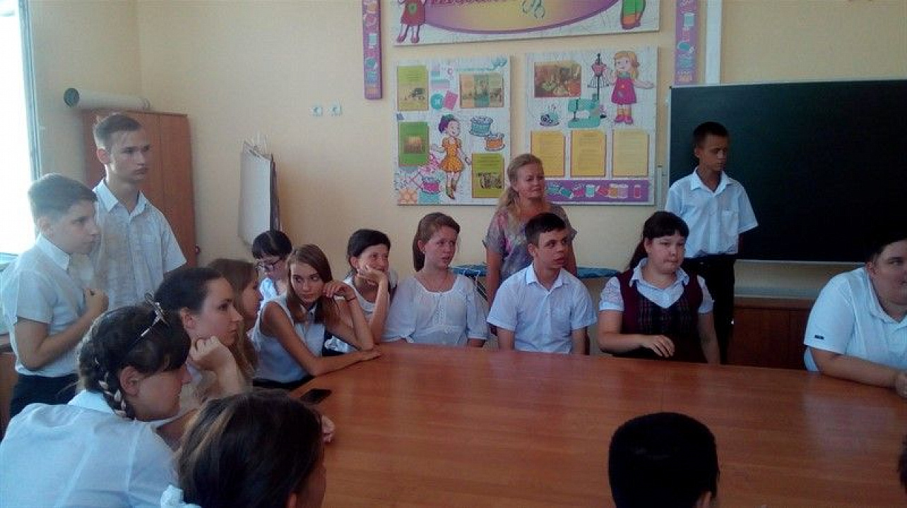 Под руководством «Содружества» в коррекционной школе №21 прошли профориентационные встречи с молодыми художниками.jpg