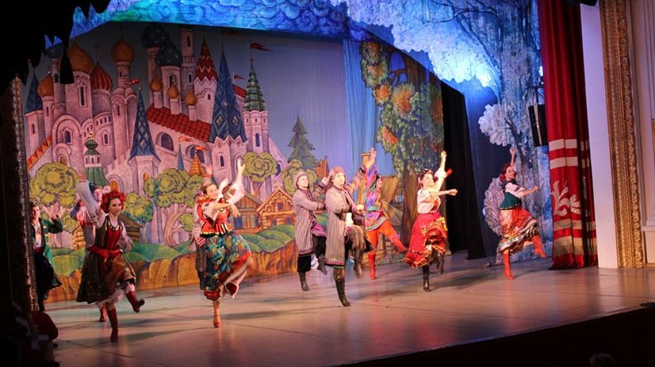 Для детей Центрального округа прошли новогодние спектакли