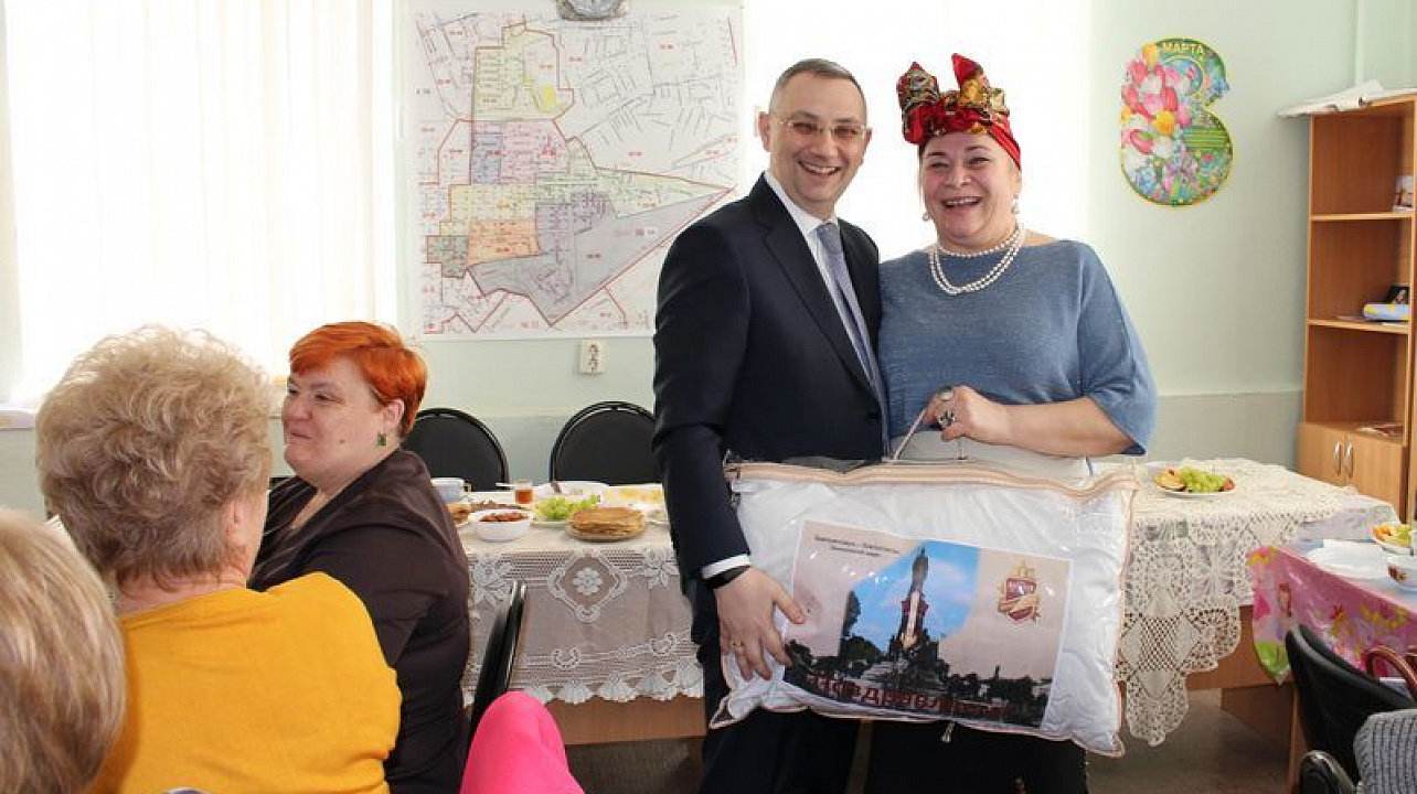 Активисты Центрального округа продолжают праздновать Масленицу