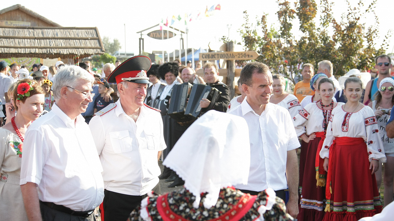 Карасунский округ принял участие в фестивале «Легенды Тамани» в Атамани