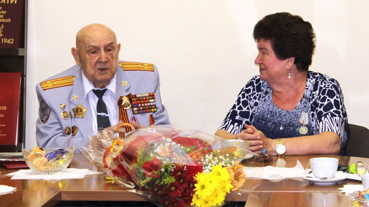 Литературное творчество участника ВОВ Валентина Мартынова оценил глава края