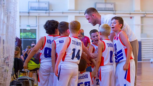 Заместитель главы Краснодара Денис Ярченко поздравил тренеров с профессиональным праздником 