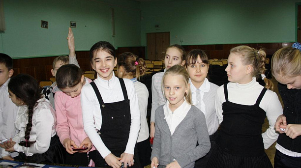 На фотовыставке в прикубанской школе №42 дети ознакомились с оружием Великой Отечественной