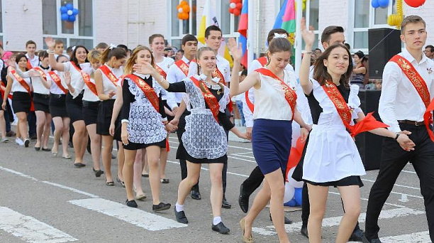 В школах  Центрального округа отгремел «Последний звонок»