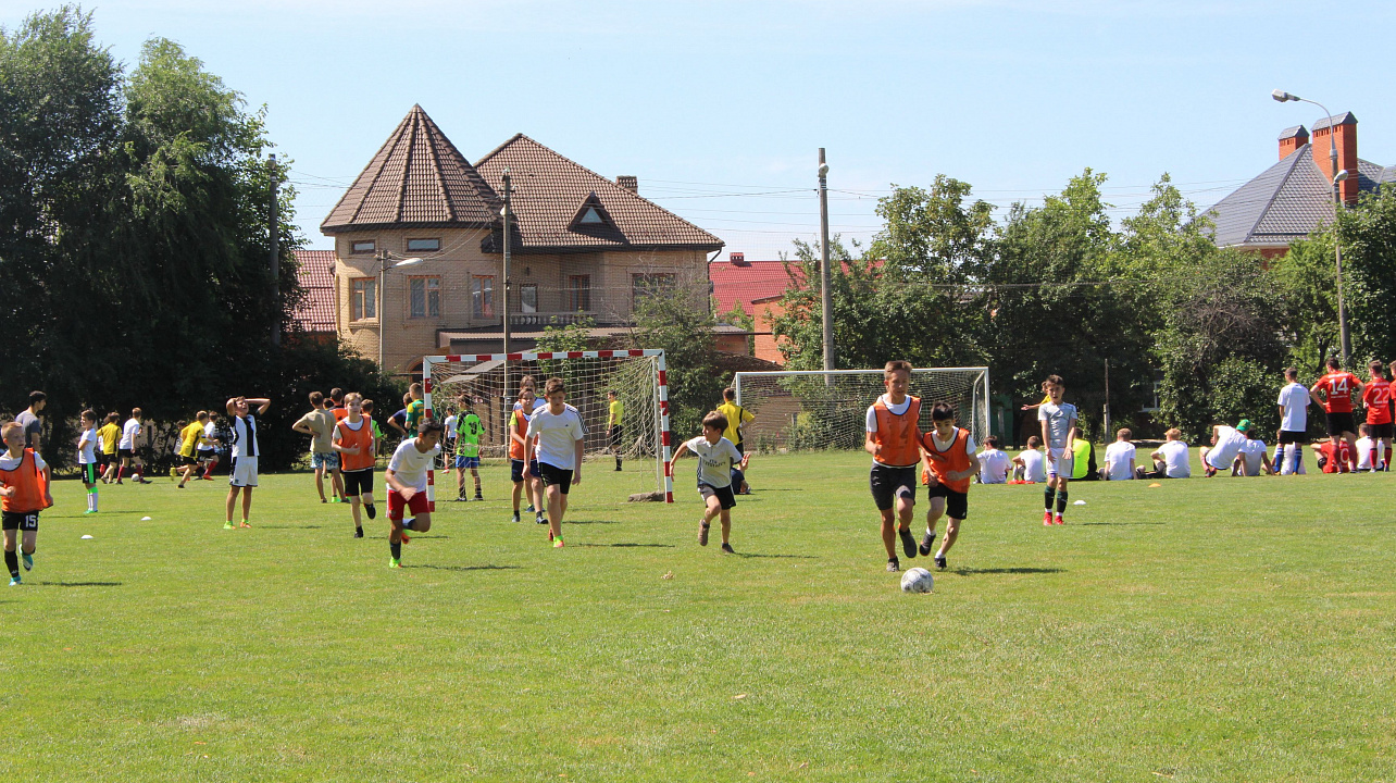 Футбол набирает ход