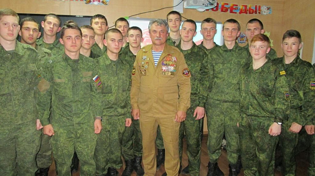 Воин-интернационалист из Прикубанского округа исполнил патриотические песни для будущих офицеров