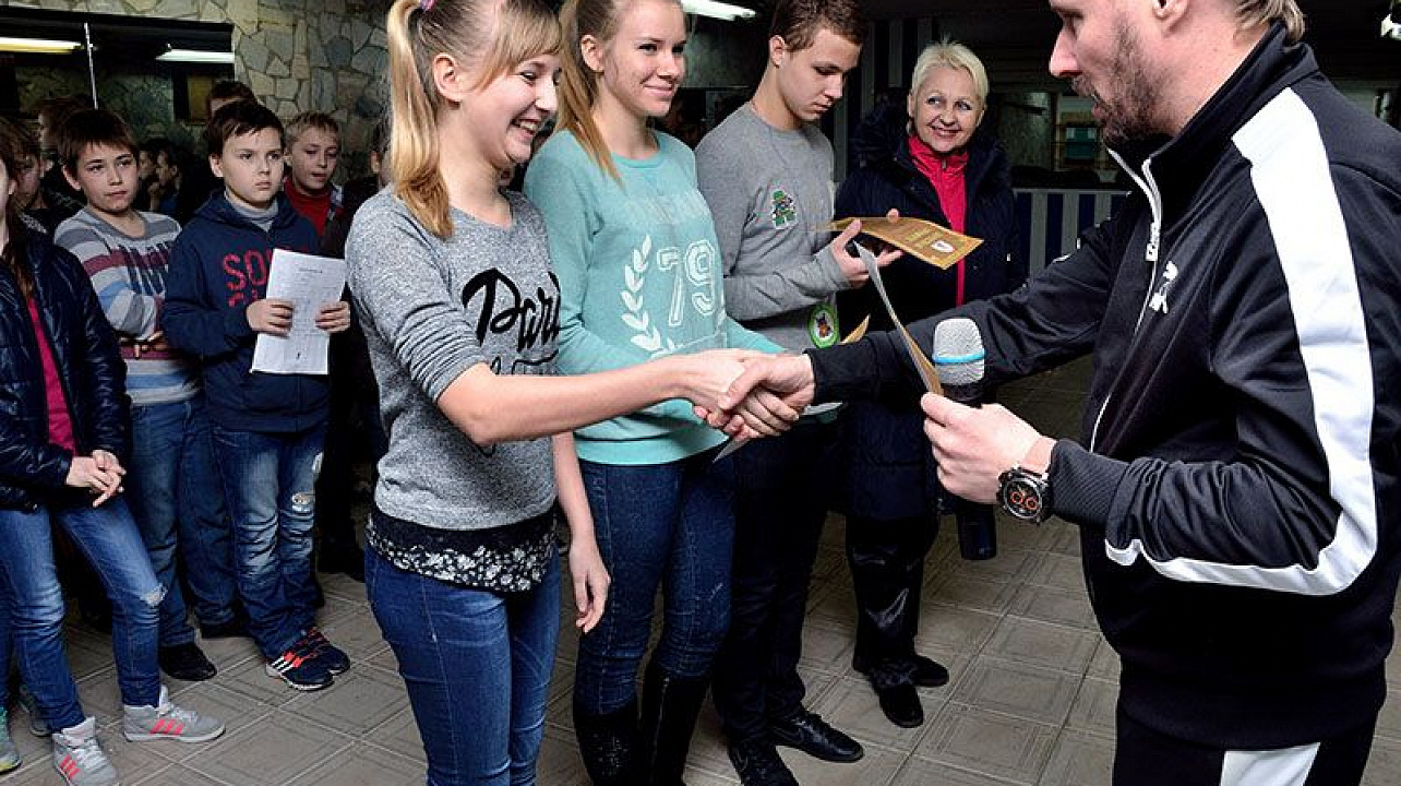 В стрелковом тире на базе 80-й школы состоялся III открытый кубок «Снайпер-2015» по стрельбе из пневматической винтовки