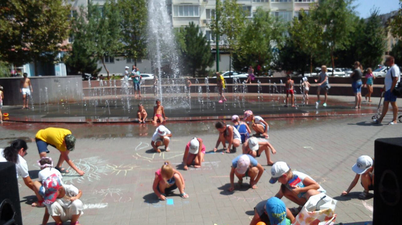 На Бульваре Платановом провели веселую игровую программу«Веселые вытворяшки».