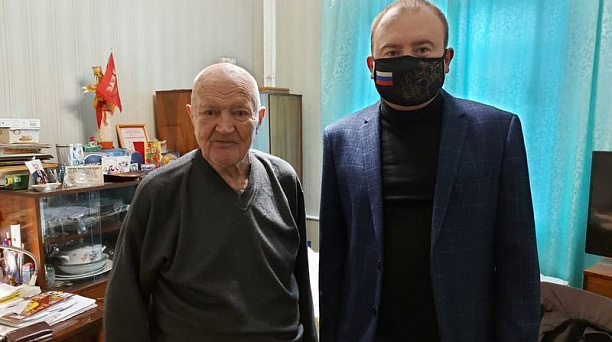 Депутат ЗСК Денис Хмелевской поздравил жителей и освободителей блокадного Ленинграда