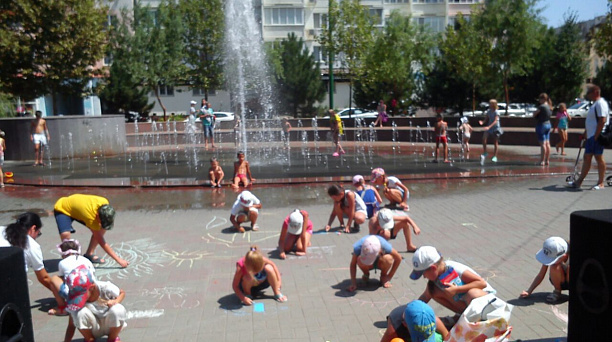 Для детей Юбилейного микрорайона провели веселую игровую программу