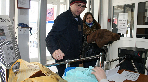 80 человек принесли гуманитарную помощь пострадавшим от пожара по ул.Прокофьева в пункт приема в окружной администрации