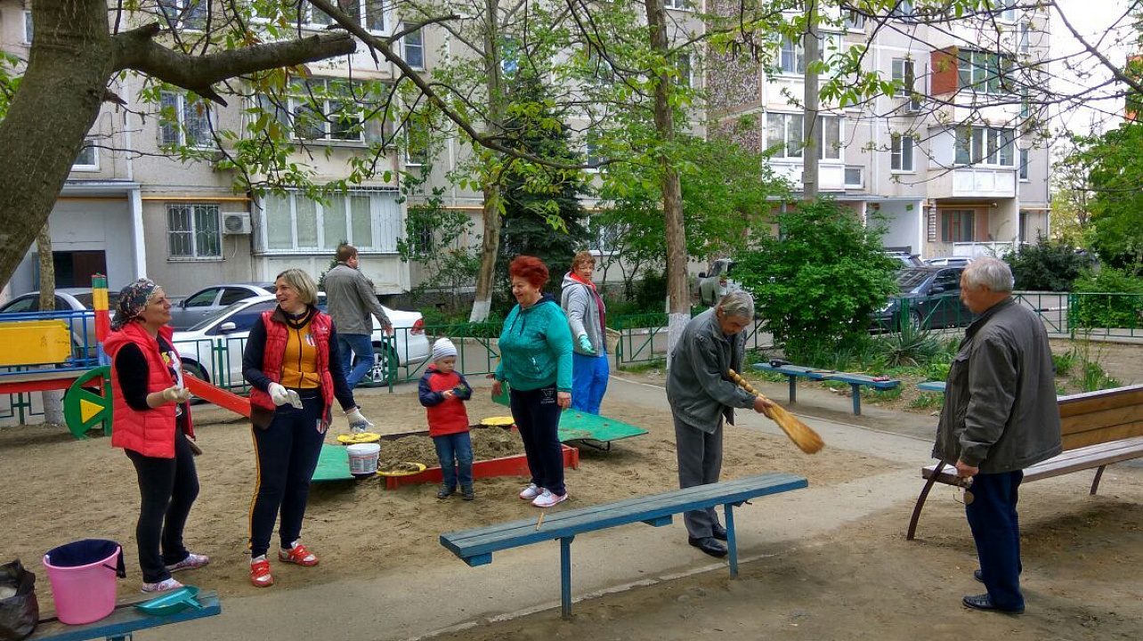 На территории Западного округа прошли субботники
