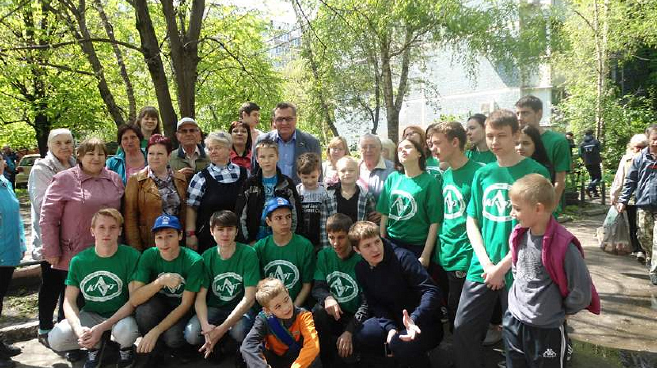 Молодое поколение учится помогать городу