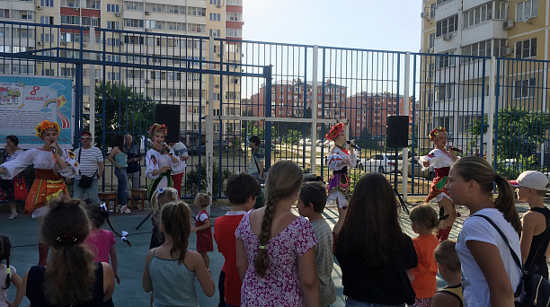 В микрорайоне Молодежном состоялось праздничное мероприятие ко Дню семьи, любви и верности