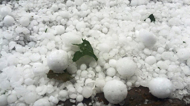 Краснодарские казаки оказали помощь пострадавшим от града жителям