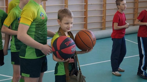 в спортивной школе "Юбилейная" Западного округа прошла военизированная эстафета