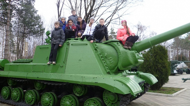 Накануне учащиеся школы №79 с экскурсией посетили музей боевой славы