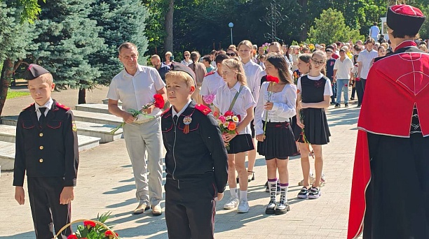 В День Памяти и скорби в Карасунском округе прошли акции и возложения цветов