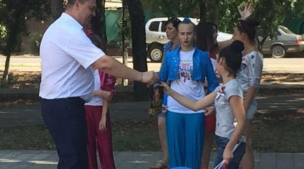 В Славянском микрорайоне отпраздновали День флага России