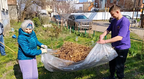 В Краснодаре продолжаются весенние субботники: активные жители, студенты, представители учреждений наводят порядок в городе