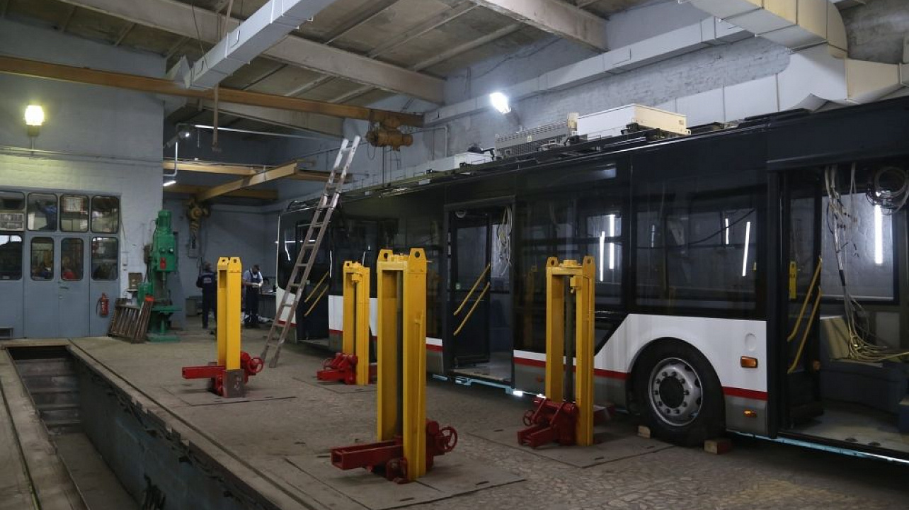 В трамвайно-троллейбусном управлении Краснодара начали собирать первый троллейбус