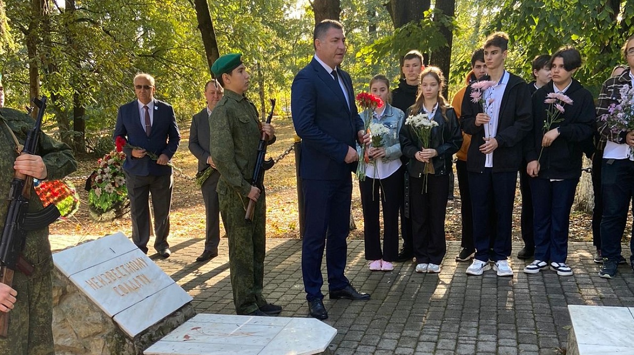 В Прикубанском округе прошли возложения цветов у памятников и захоронений освободителей Кубани к 80-ой годовщине освобождения края от немецко-фашистских захватчиков