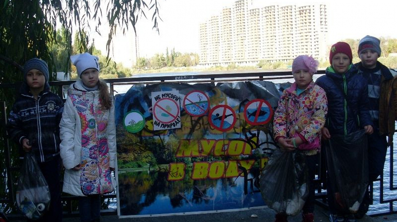 Школьники Центрального округа провели акцию «Чистые пруды»