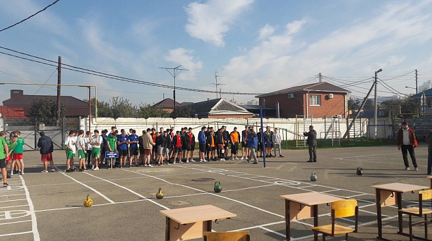 Школьники Западного округа стали участниками гиревого фестиваля