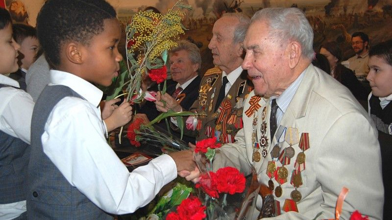 Встреча школьников с освободителями краснодара (2) (Custom).jpg