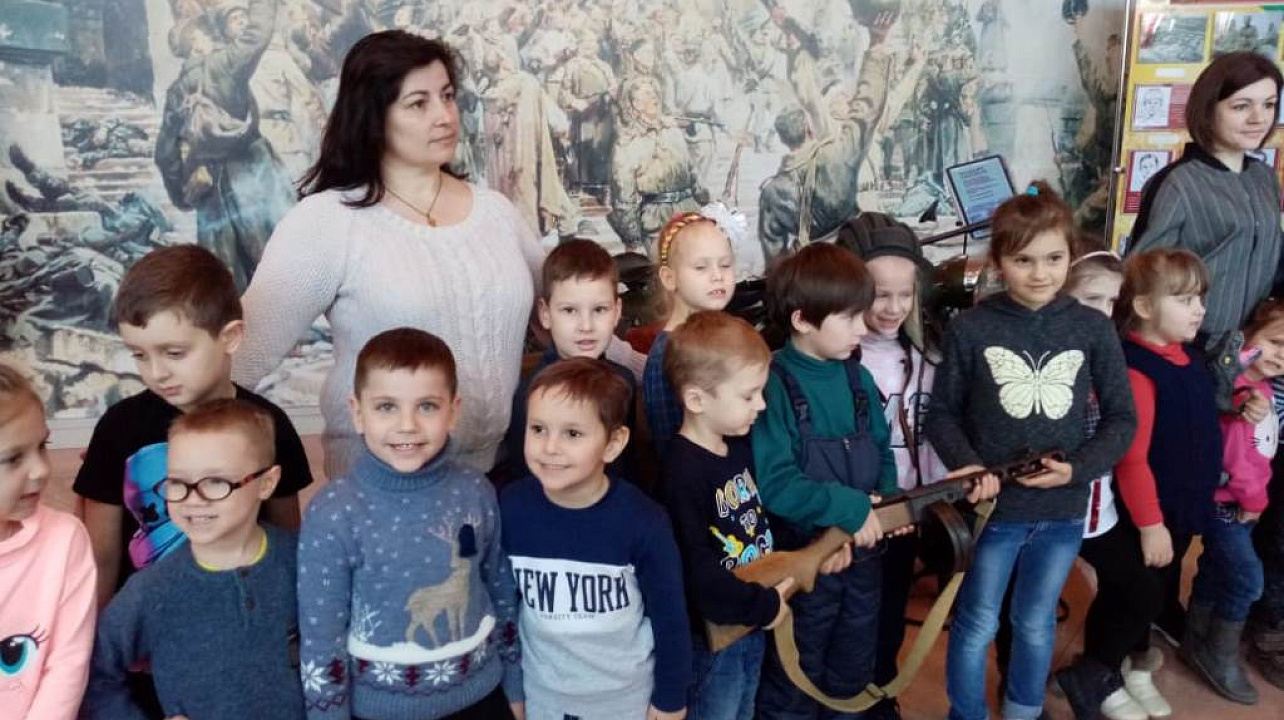 Воспитанники детсада Западного округа побывали в Выставочном зале Боевой славы