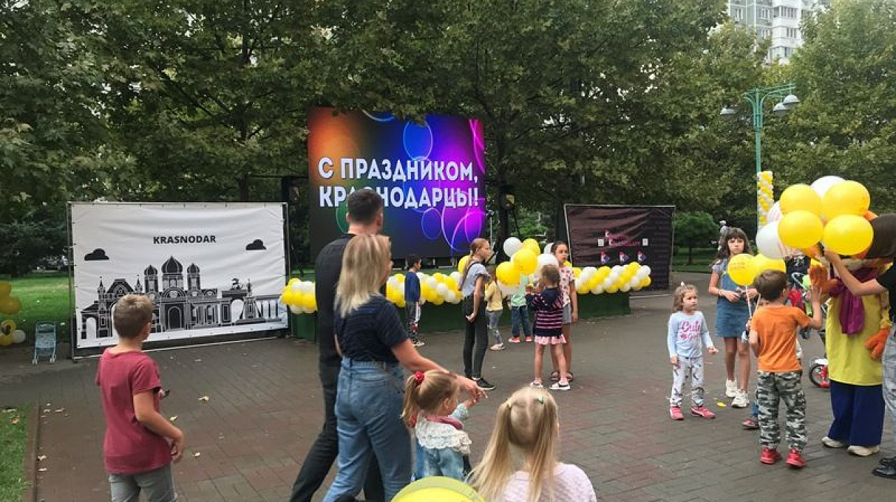 В Западном округе поздравили жителей с Днём города.jpeg