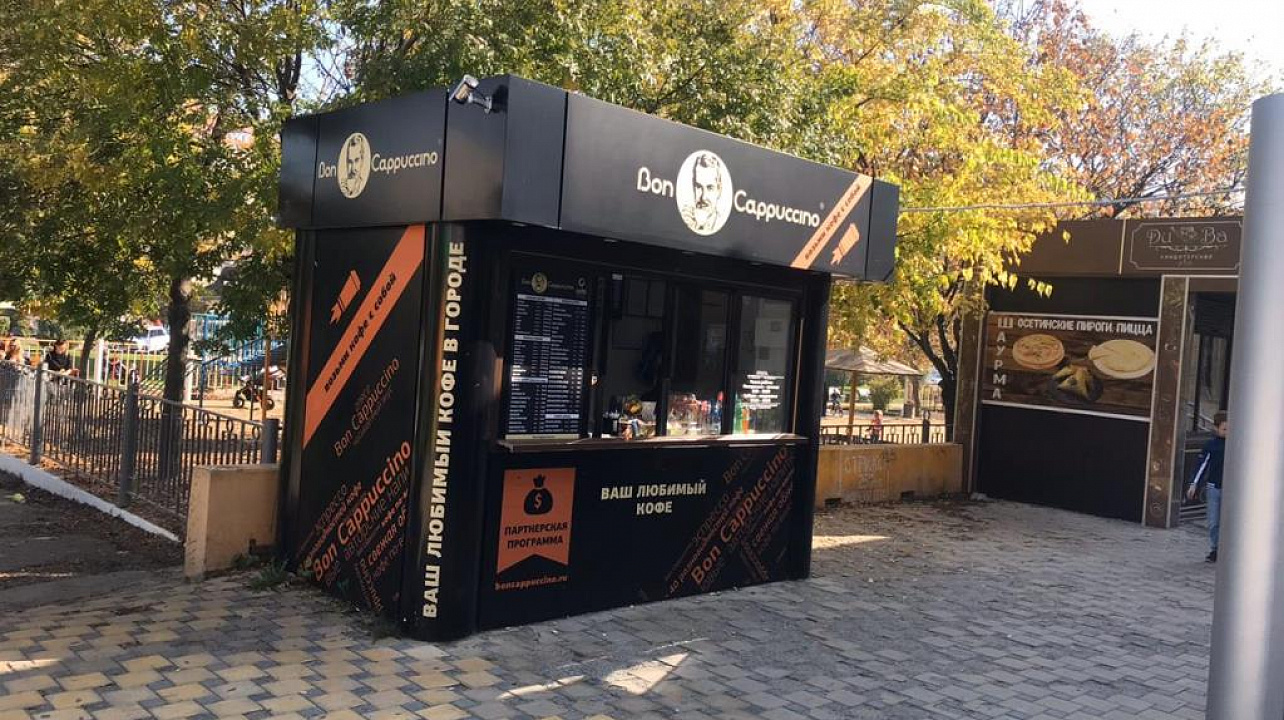 В Западном округе продолжаются работы по реконструкции нестационарных торговых объектов